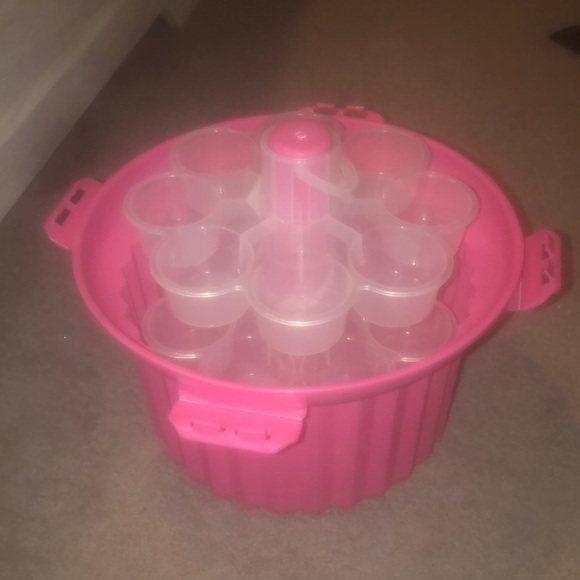 Fox Run Hot Pink Cupcake Holder - Picture 1 of 3